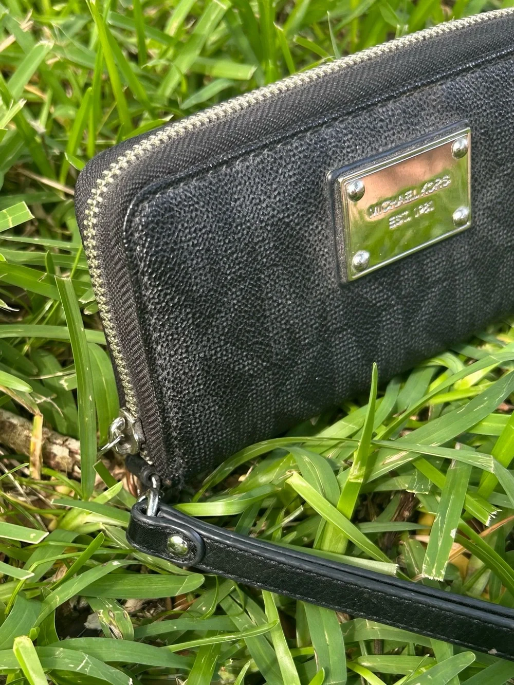Michael Kors Jet Set Zippy Wallet / Wristlet Black Leather